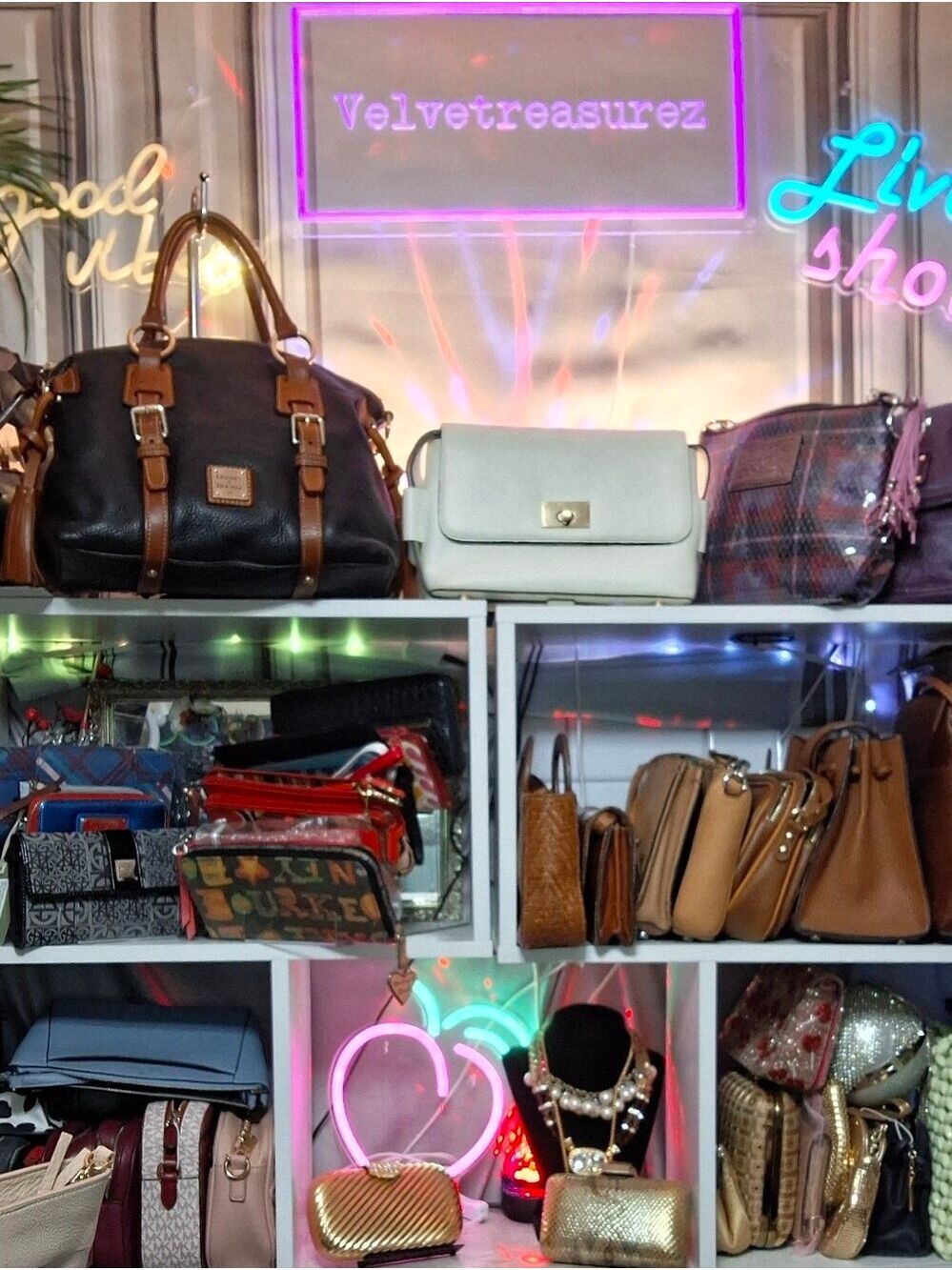 Designer Handbag  Show Is Live! 6:30pm Est ❤Like This Listing - Picture 4 of 17